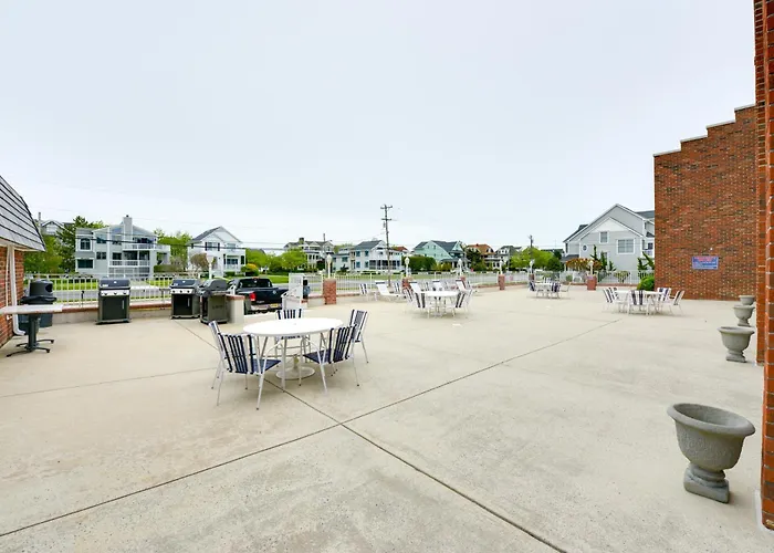 Bright Condo Half-Block To Cape May Beach!