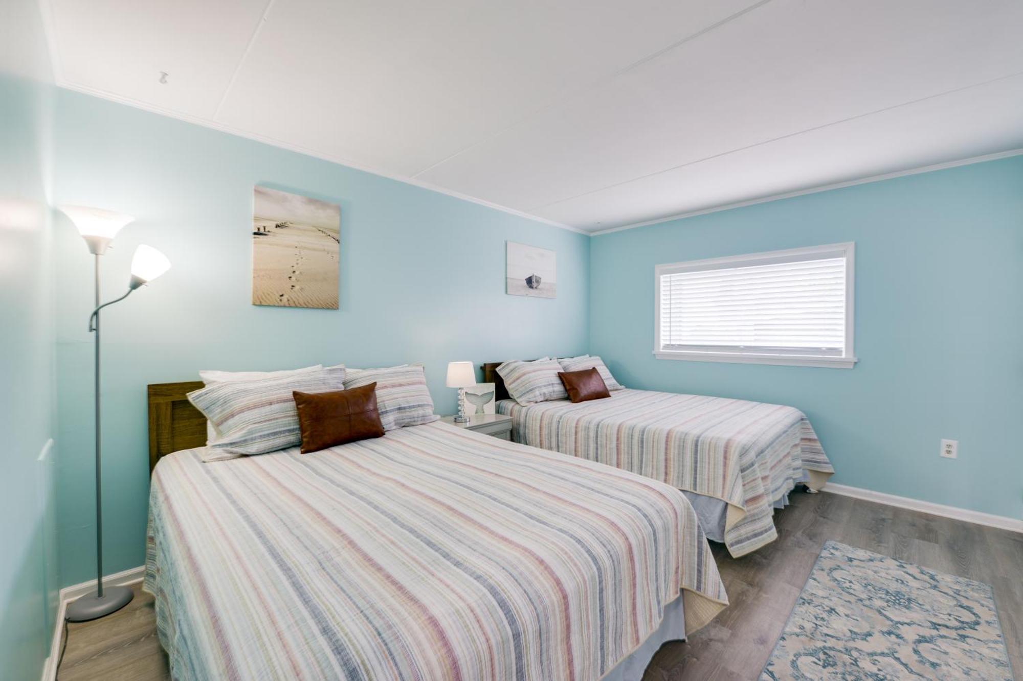 Bright Half-block To Cape Beach!