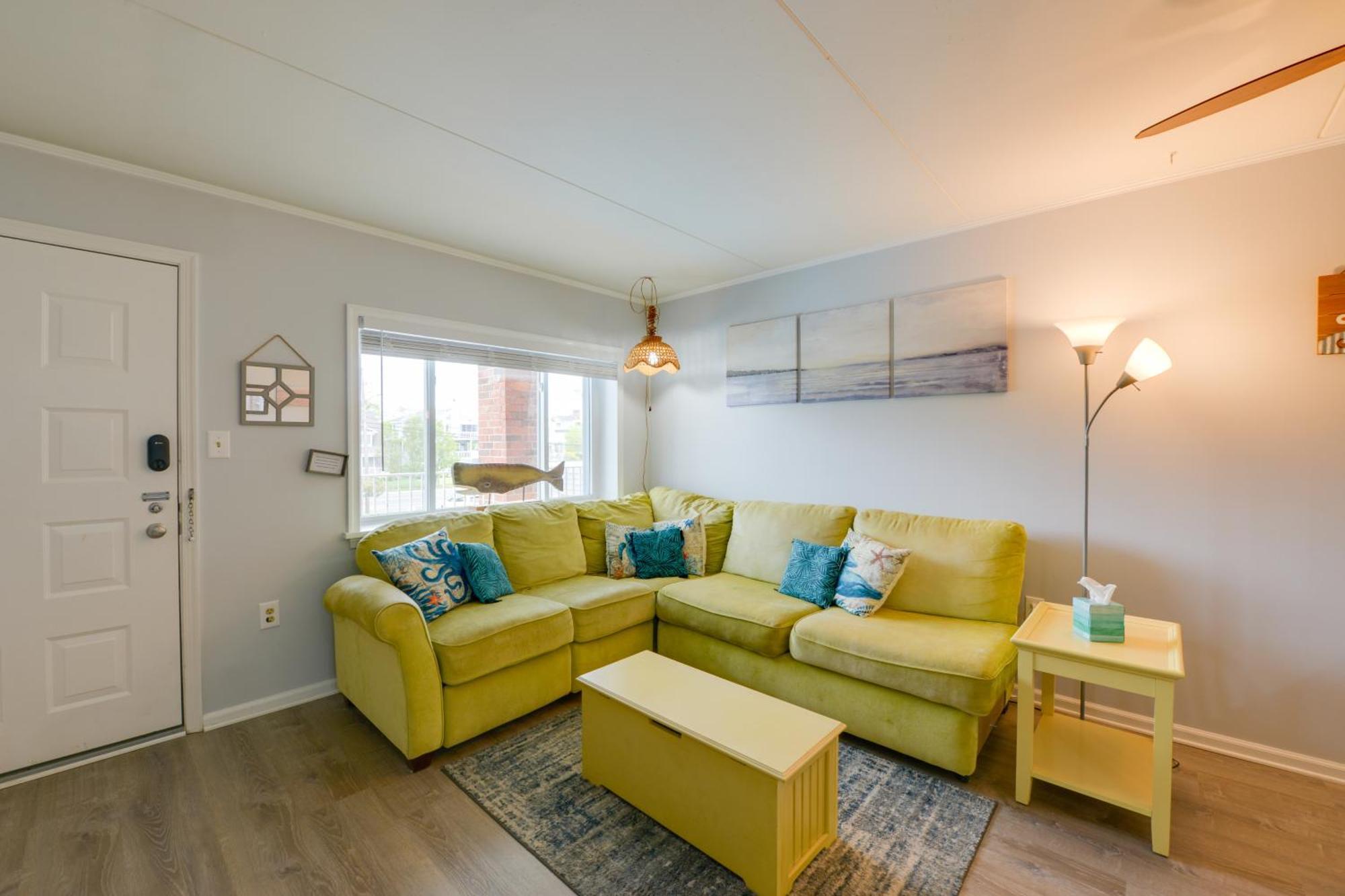 Apartment Bright Half-block To Cape Beach! *