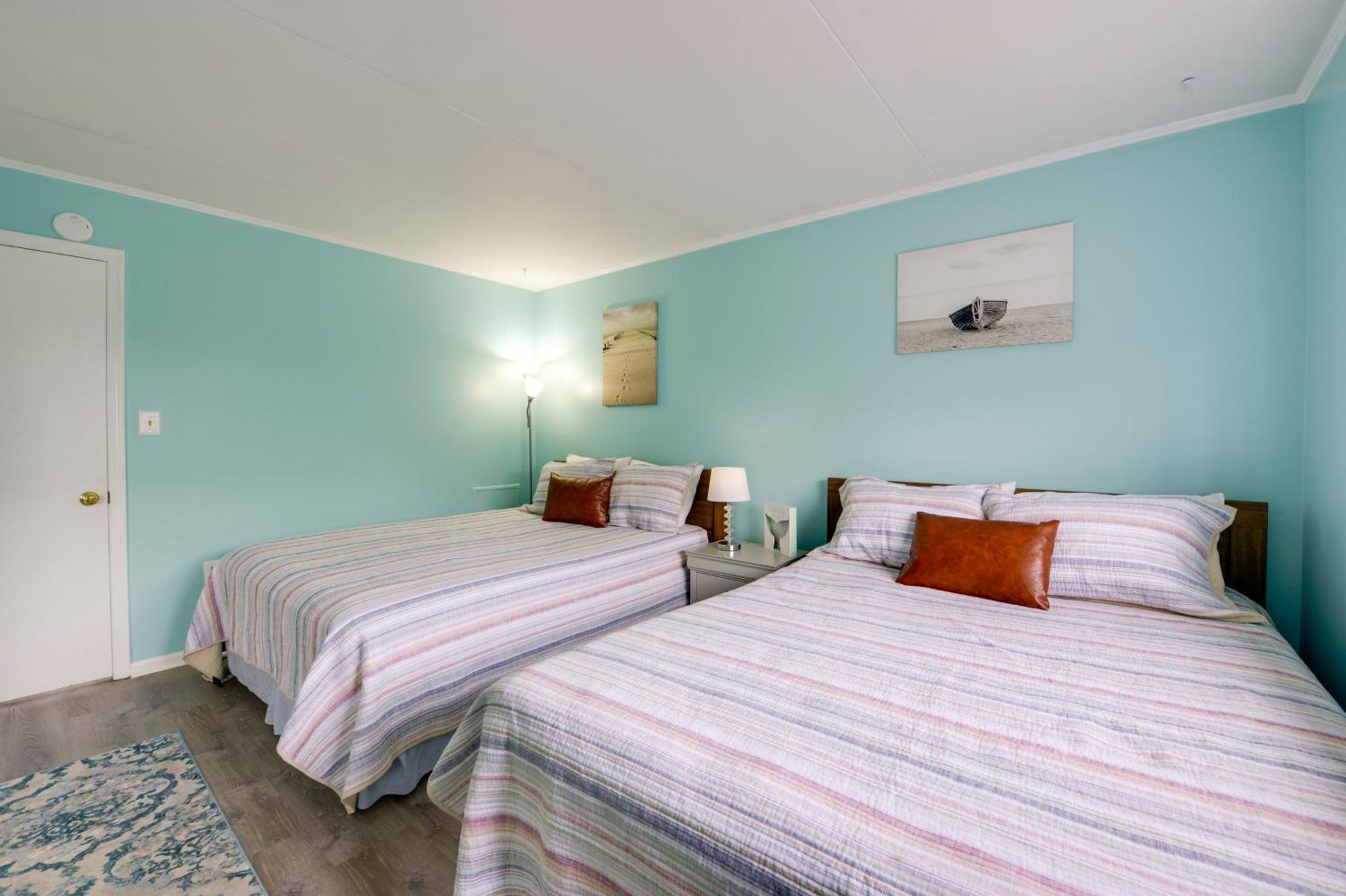 Bright Half-block To Cape Beach! *